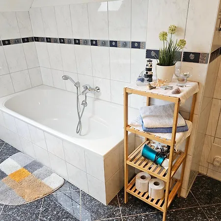 Exclusive Dachgeschosswohnung In Haren/emmeln הארן